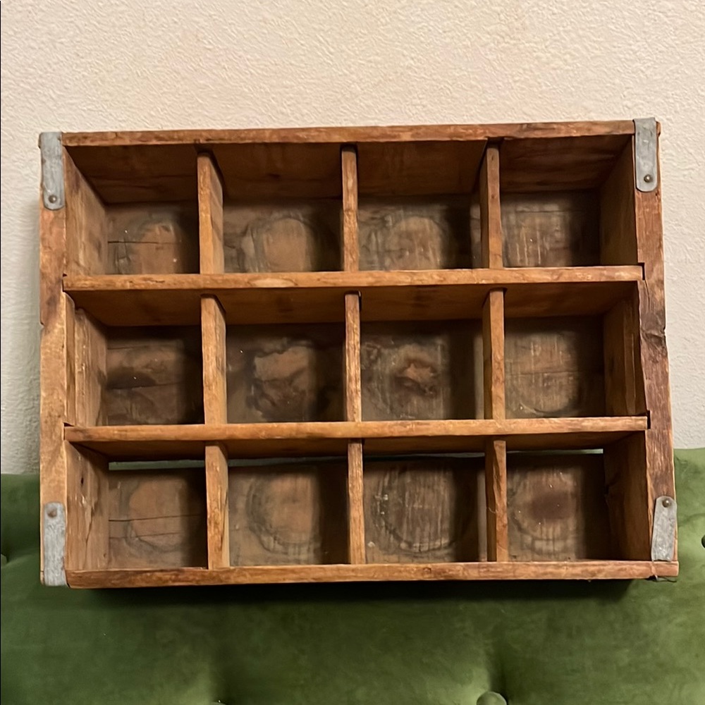 Vintage Frank's Wooden Beverage Crate with Red Logo - Picture 3 of 13